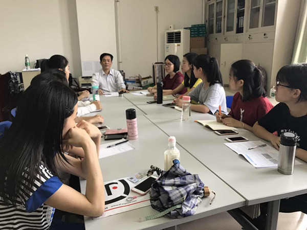 点击查看原图 2017年上半年重点发展对象集体谈话会_副本.jpg